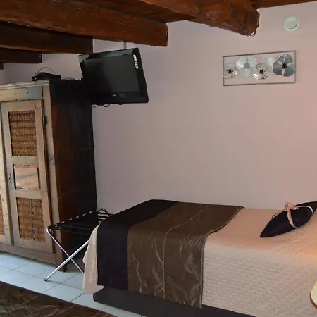 Le Moulin Au Fil De L'eau *